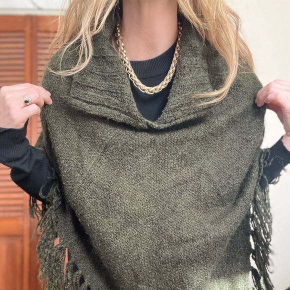 Dark Green Fringe Poncho - Picture 4 of 5